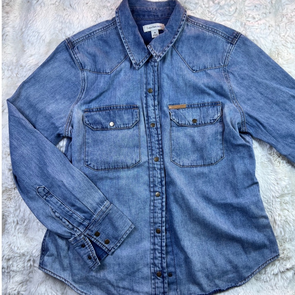 Calvin Klein Jeans Womens Medium Wash Western Denim Snap Front Shirt Size M. A2
